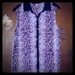 Xl Sleeveless sheer snakeskin print button down